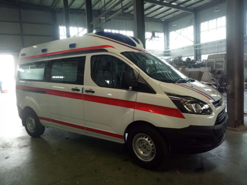 福特新全順v362汽油版監(jiān)護(hù)型救護(hù)車